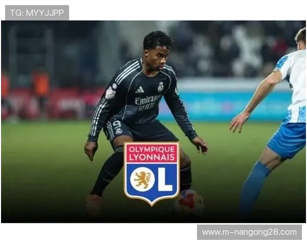 里昂3-1客胜摩纳哥，舒尔茨双响助球队紧追榜首